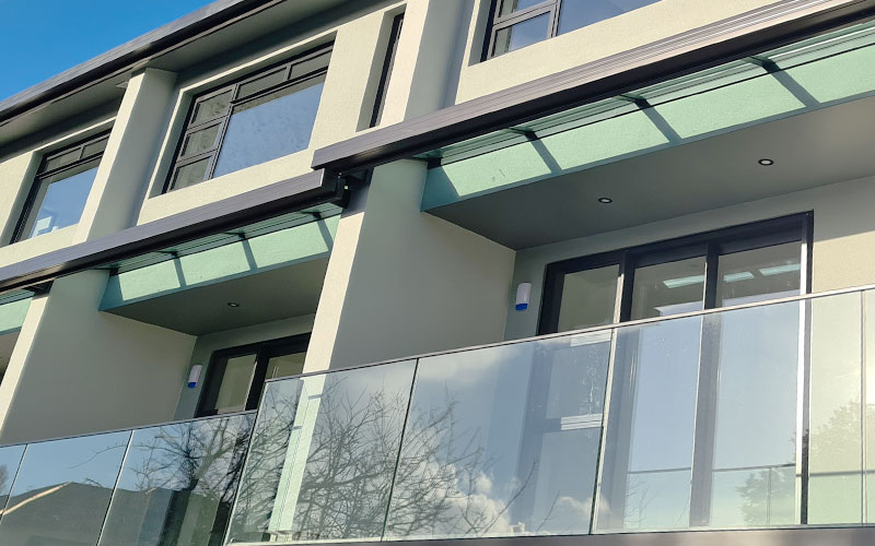 Simply-window-cleaning-balustrade-glass